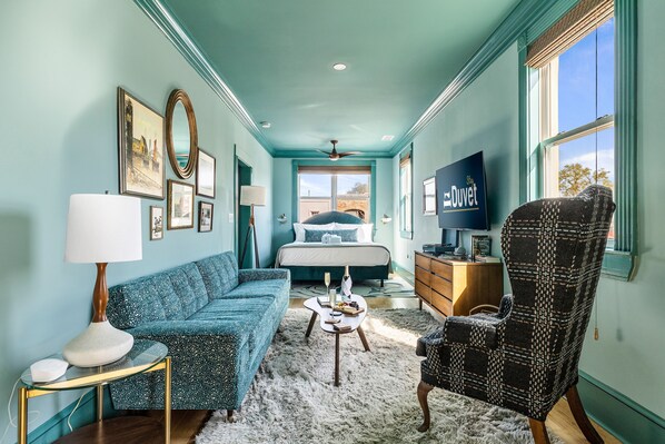 Living Room w/ Smart TV