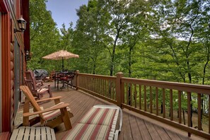 Lakeview Retreat - Rear Deck With An Assortment Of Seating To Suit Your Needs