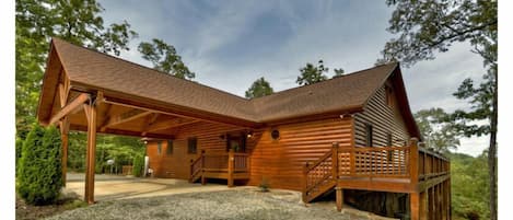 The Retreat - Pet Friendly Blue Ridge Cabin Rental 