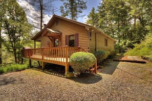 River Bluff Retreat - Water View Cabin Rental