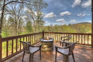 Seclusion At Hideaway Mountain - Fire Table With Spectacular Mountain View