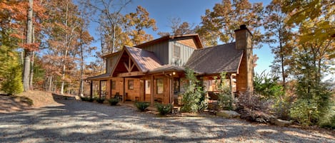 Wakin On A Pretty Day - Gorgeous Exterior Of This Blue Ridge North Georgia Mountain Cabin Rental