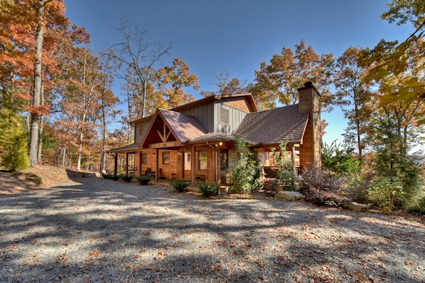 Wakin On A Pretty Day - Gorgeous Exterior Of This Blue Ridge North Georgia Mountain Cabin Rental