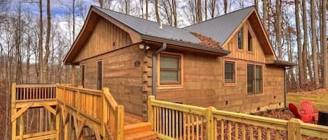 Up, Up and Away - Blue Ridge Georgia Mountain View Cabin Rental