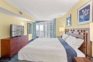 King bed in Main Bedroom