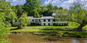 Cabin exterior rear