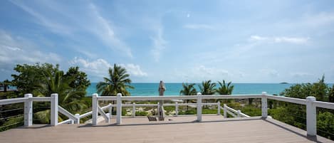 Welcome to Ware-a-Dise, a newly remodeled waterfront home on the warm, calm Caribbean shore of Eleuthera, with sweeping ocean views from almost every room.