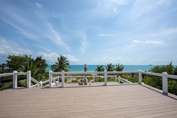 Welcome to Ware-a-Dise, a newly remodeled waterfront home on the warm, calm Caribbean shore of Eleuthera, with sweeping ocean views from almost every room.