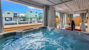 Indoor spa tub