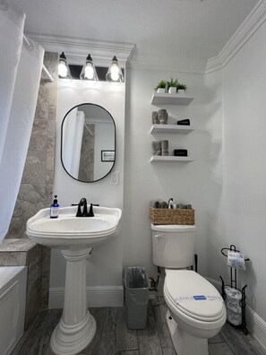 Full-size bathroom w/ bathtub