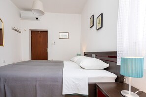 das Schlafzimmer