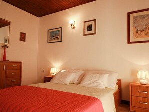 das Schlafzimmer