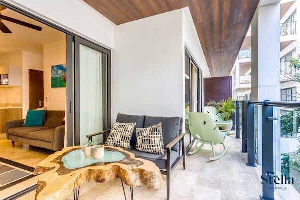 Open the sliding doors to extend the space to the outside!