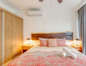 Nightstands & lights on each side