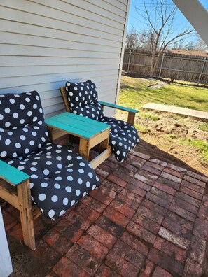 downstairs outdoor sitting area