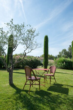 Tête à tête dans le jardin