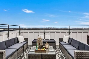 Spacious rooftop with Nashville's skyline in the distance PLUS hot tub.