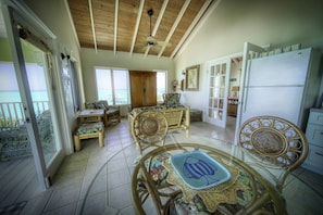 The open kitchen / living room gives a comfortable place to relax.