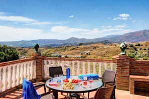 Villa Alqueria image