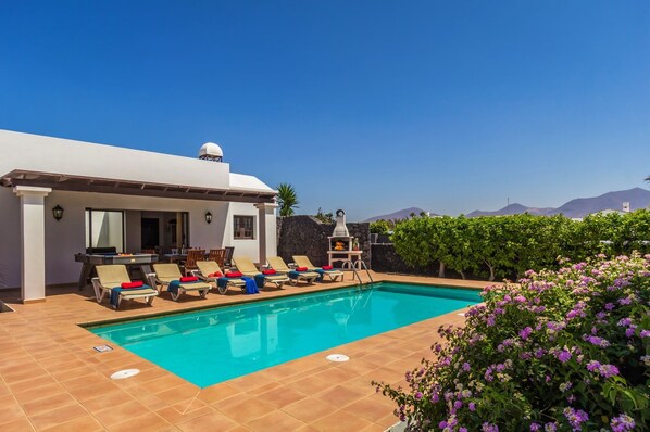 Villa Dorada image