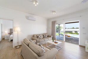 Villa Arena image
