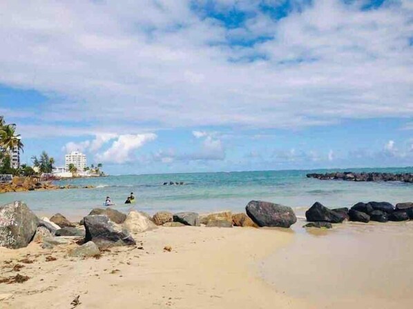 Sheltered swimming area near the house at Hobbie beach, great for kids.