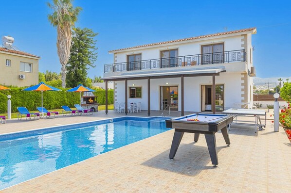 Villa Heracles image