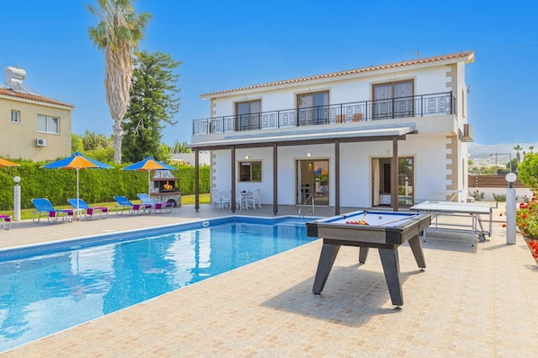 Villa Heracles image