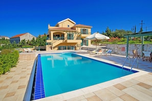Villa Emelisse image