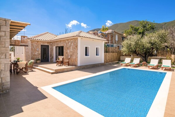 Villa Halakas image