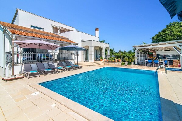 Villa Bella image