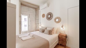 Our bedroom area counts with an extremely comfortable mattress and an AC unit. Linen is provided for your convenience #lovely #stunning