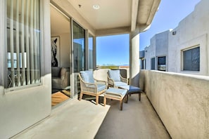 Balcony | Outdoor Seating