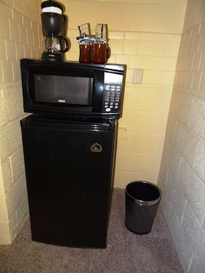 Microwave, Floor, Flooring, Home Theater, Screen