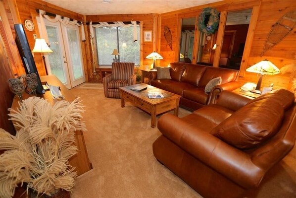Indoors, Furniture, Living Room, Home Decor, Den