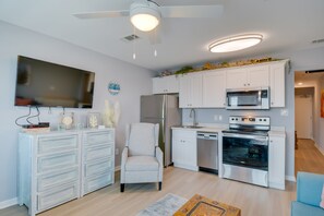 Kitchen | Access to Community Amenities