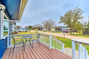 Porch | Furniture | Dog Friendly w/ Fee (2 Max)