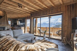 Ground floor, exterior - The large bay window opens onto the Mont Blanc.