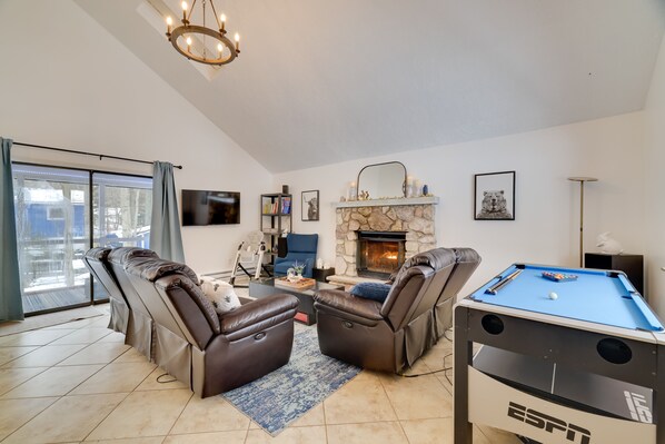 Tobyhanna Vacation Rental | 3BR | 2BA | 1,200 Sq Ft | 4 Steps Required