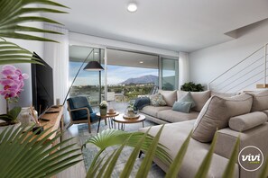 Sonrisa Townhouse in Estepona with Modern Living Room