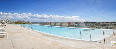 Communal pool, Sonrisa, townhouse in Estepona