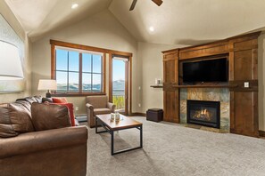 Cozy Living room with gas fireplace