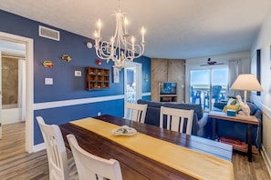 Dining Room with Table (seats 4)