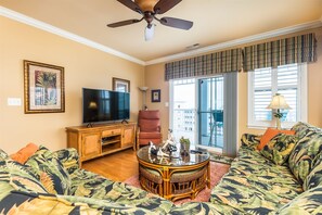 Sunset Island 37 Fountain Drive West unit 5E Living Room