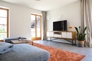 Ferienhaus 132 qm, 1-4 Personen, 2 sep. Schlafzimmer, Terrasse, Balkon, WLAN-Wohnzimmer