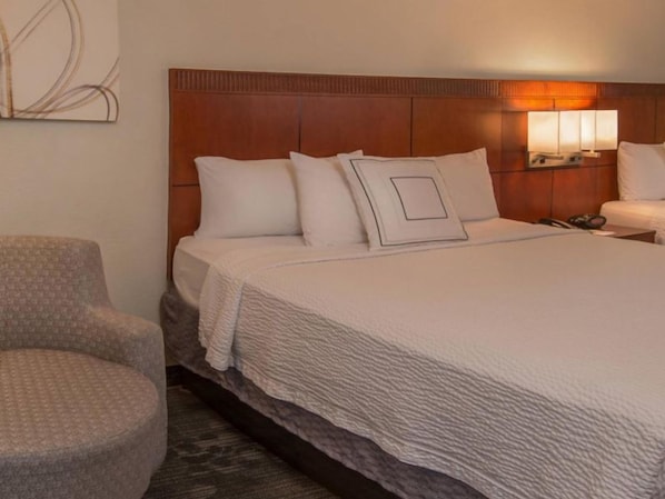 Unit with 1 King size bed. Exact unit will be assigned upon arrival. Views, colors and decor may vary.