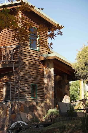 Rustic timber and stone—Cirque 5 welcomes you to a true alpine retreat.