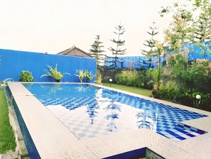 swimming pool private 