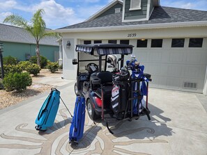 2 sets of golf clubs & pitch & putt bags with 4 seater golf cart