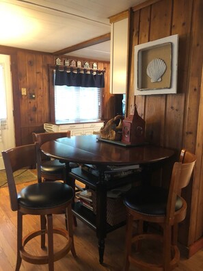 Indoor dining in Back Cottage for 5